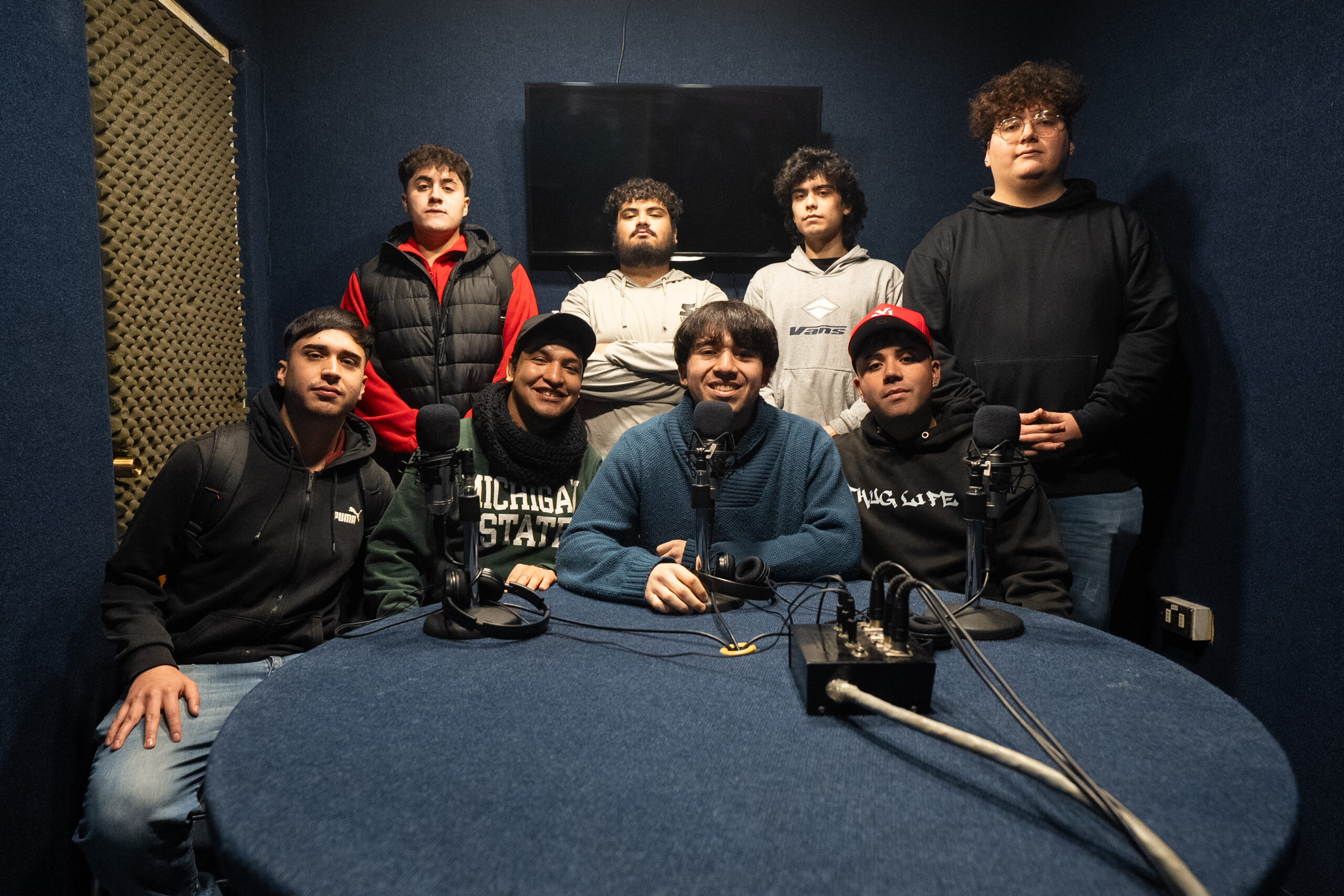 Reconocimiento histórico: podcast de estudiantes de periodismo se ubican entre los 10 mejores de América