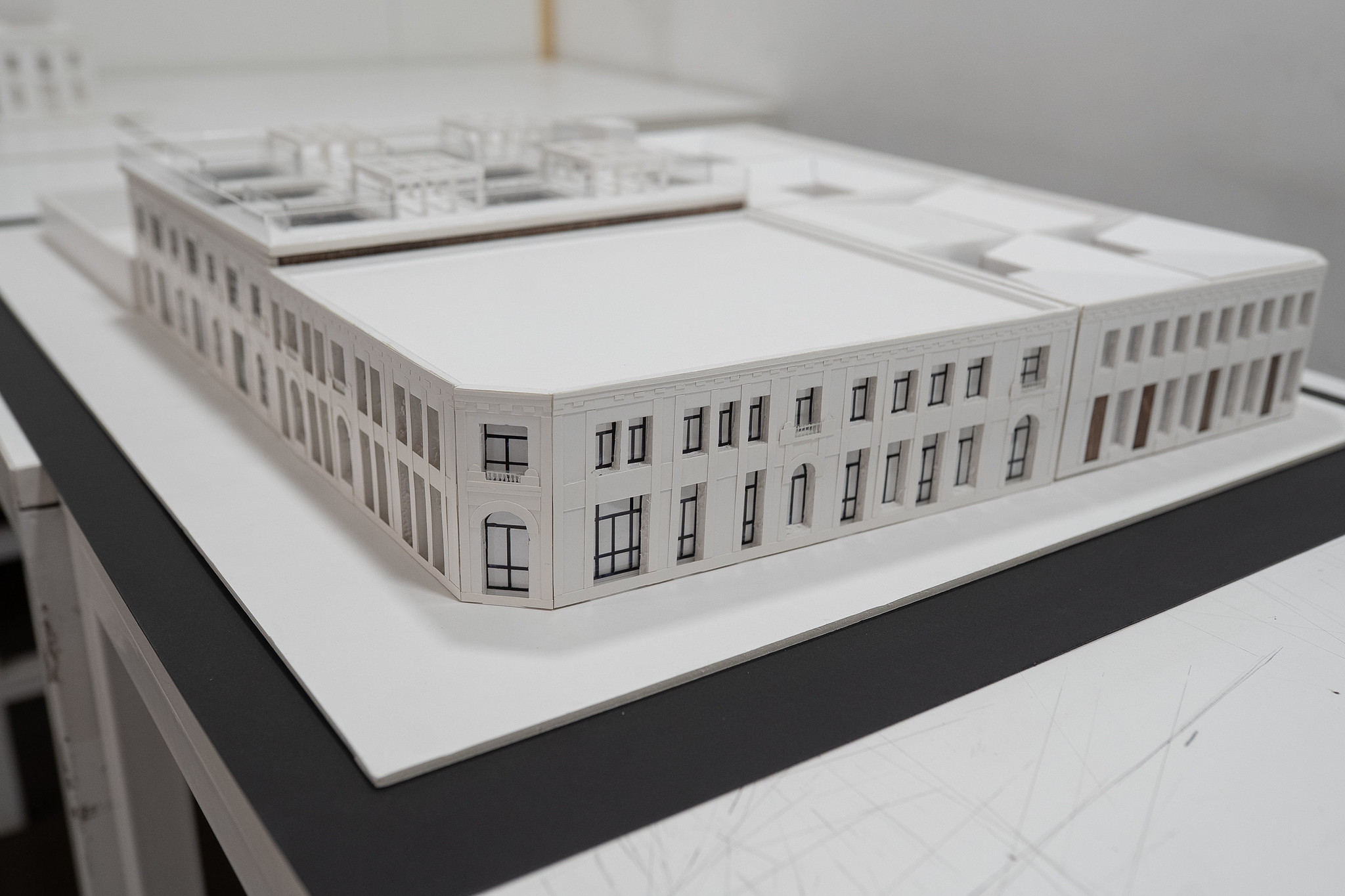 Primeros titulados/as de Arquitectura de la Universidad marcan la pauta con proyectos innovadores para Santiago y Tiltil