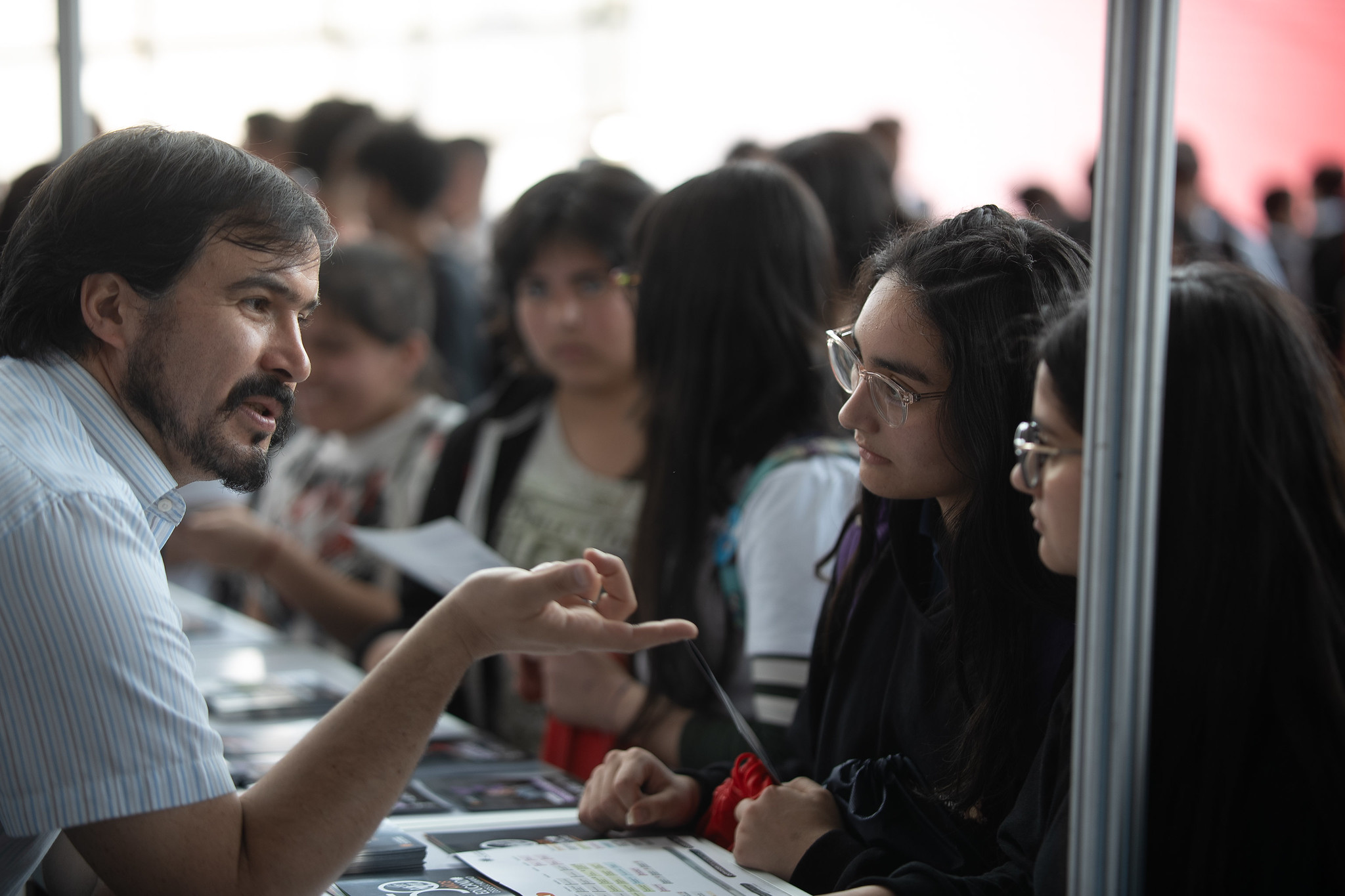 Académico cuestiona medida de eliminar IVA a medicamentos: “No garantiza alivio real para el bolsillo de los chilenos”