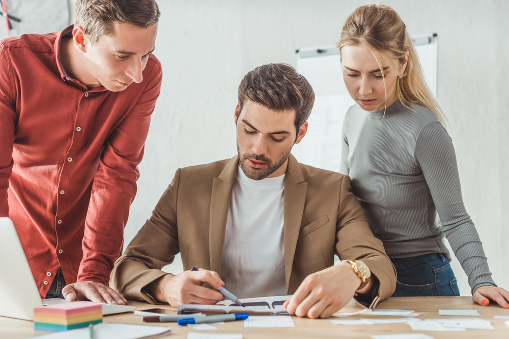 Campo laboral de Ingeniería Comercial en Chile: cómo cambia al completar un Programa Especial de Titulación