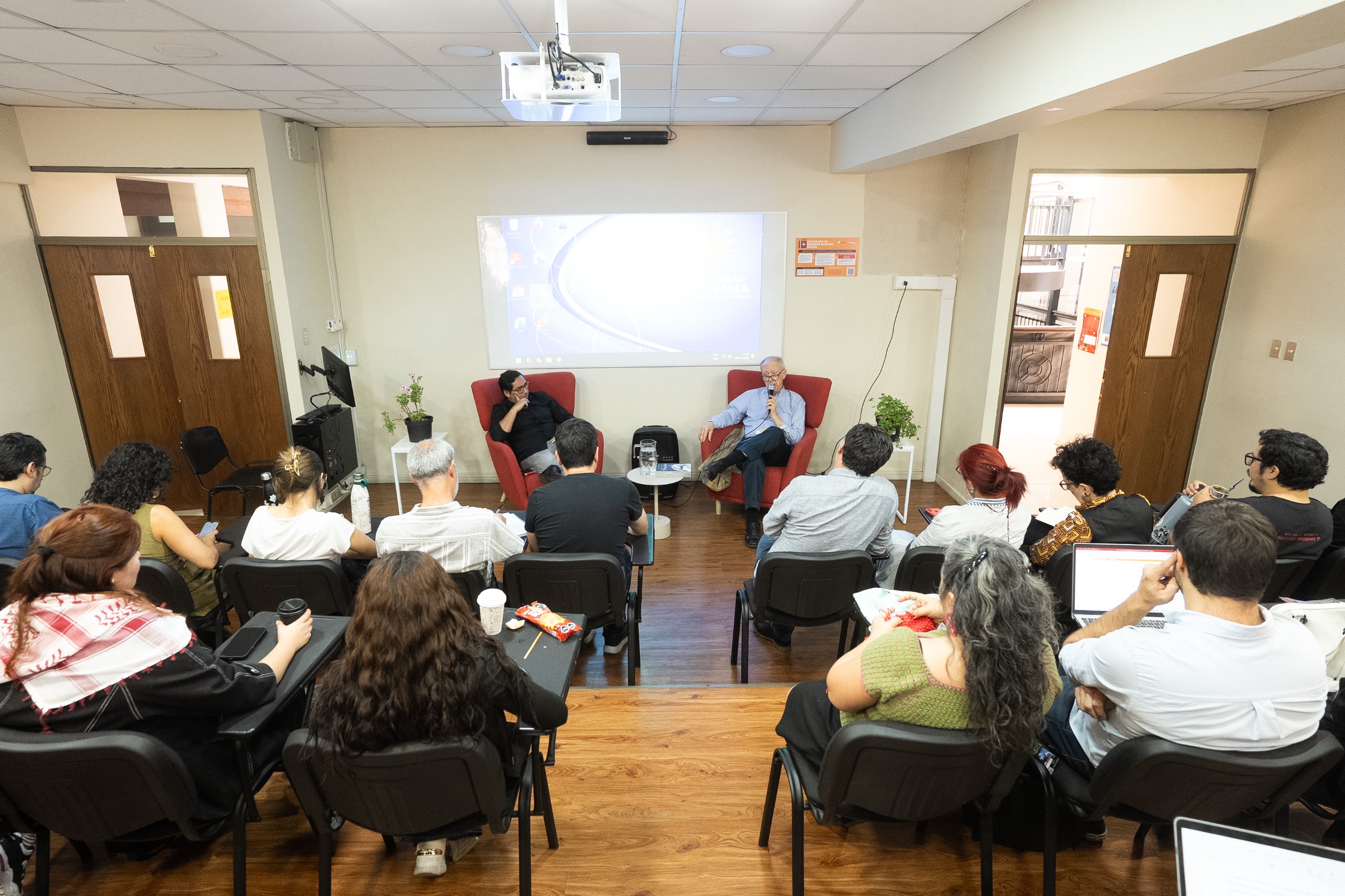 Ciencia Política y RR.II. proyecta desafíos para la democracia en inauguración de su año académico 2026