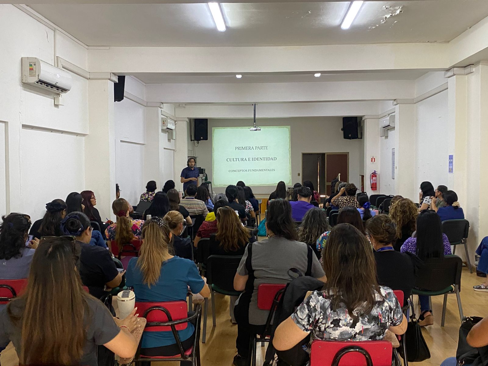 Docente UAcademia coordina en Arica formación en diálogo intercultural para el sector público