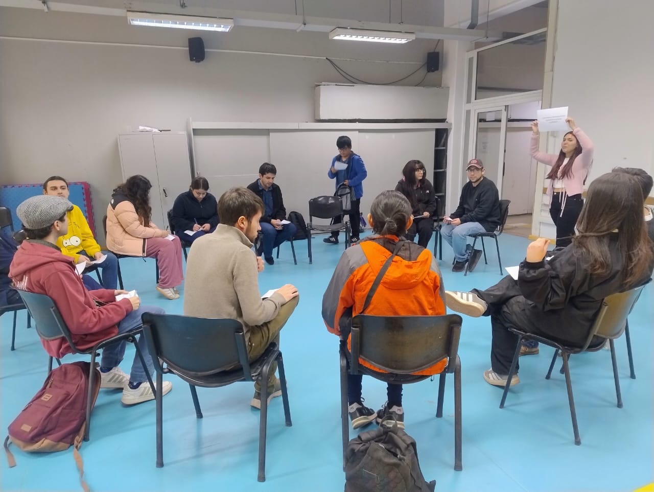 Estudiantes participan en encuentro sobre inclusión, neurodivergencias y apoyos en la vida universitaria
