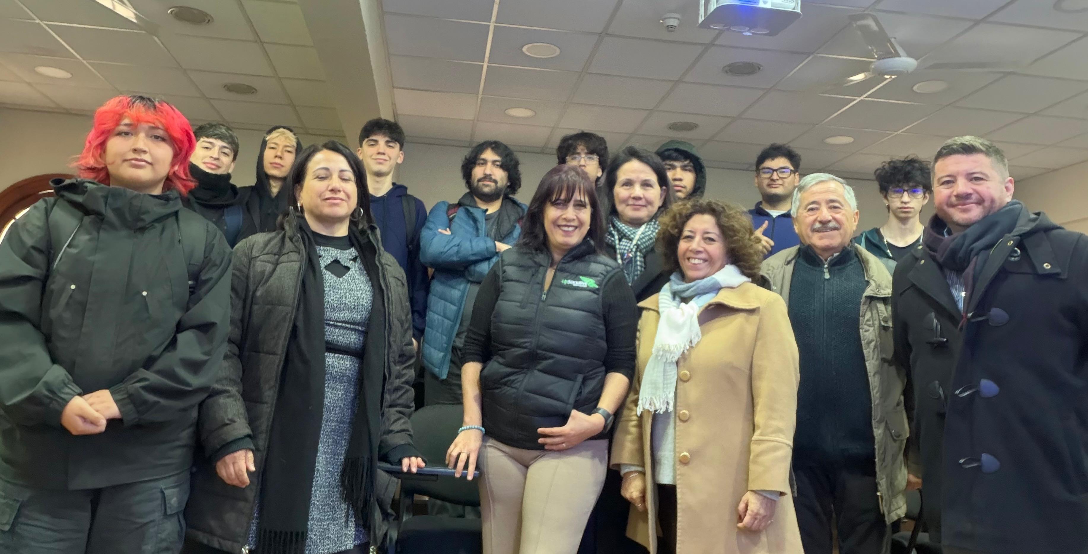 Facultad de Ingeniería realiza charla sobre desafíos profesionales en tecnología, datos e industria