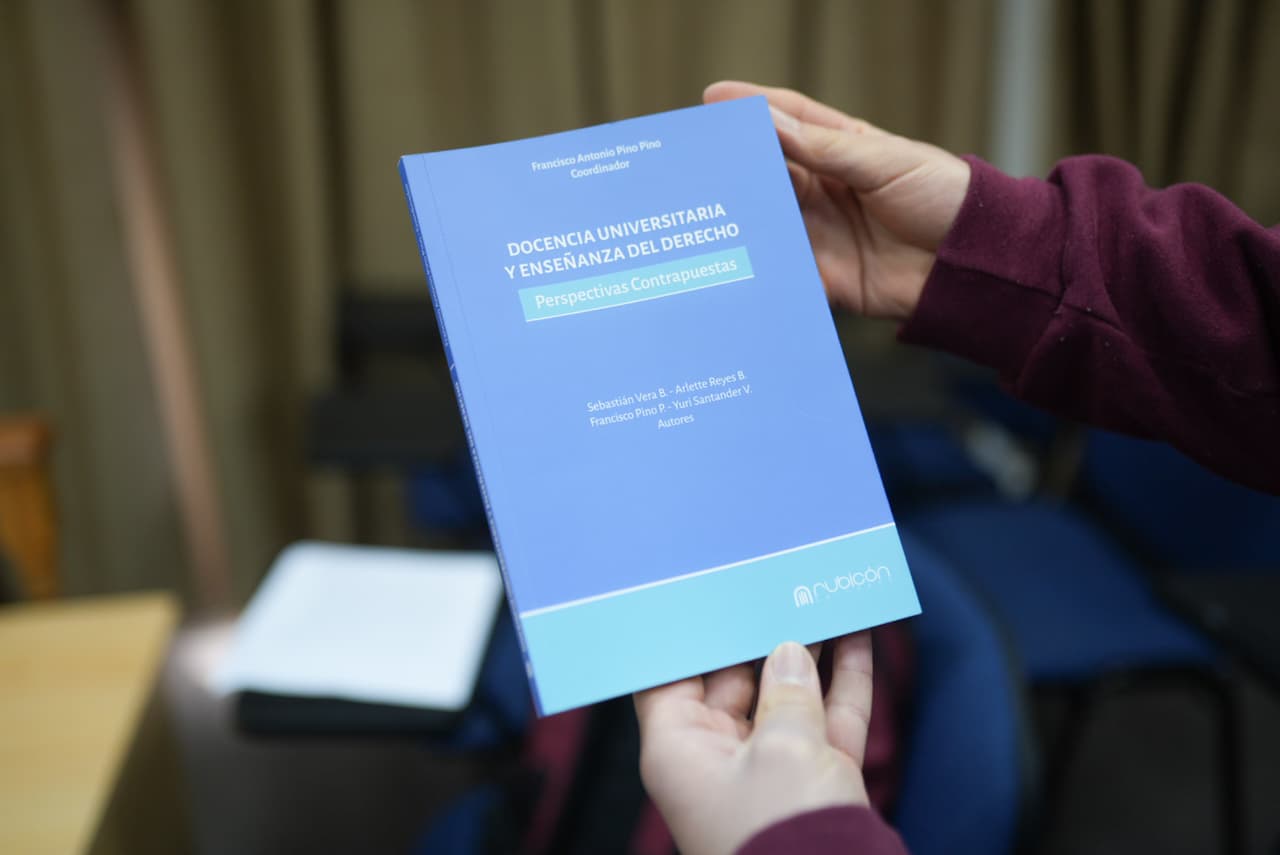Escuela de Derecho de la UAcademia realiza presentación de libro escrito por su Núcleo Académico